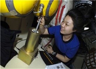 2008년 한국인 최초로 국제우주정거장(ISS)에 탑승한 우주인 이소연씨. 자료 사진.