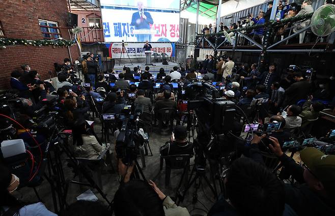 전광훈 사랑제일교회 목사가 17일 오전 서울 성북구 장위동 사랑제일교회에서 `국민의힘, 공천권 폐지하고 후보자 경선을 하라\