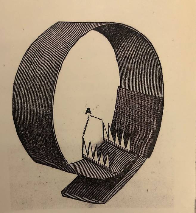“팬티 속에 상어도 아니고...” 19세기 영국 의학자 존 로 밀턴은 ‘병리학과 몽정의 치료에 관하여’라는 책에서 자위와 몽정을 억제할 수 있는 기구를 고안한다.