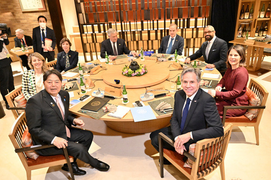 지난 16일 일본에서 회담을 진행한 주요 7개국(G7) 외교부 장관들이 중국을 비판했다. 사진은 장관들이 이날 회담을 진행하는 모습. /사진=로이터