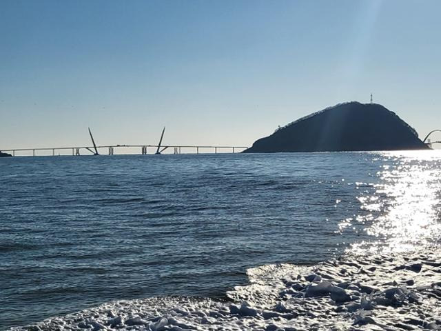 전북 군산 고군산군도의 방축도에서 말도까지 5개 섬을 연결하는 해상인도교 공사가 진행 중이다. 최수학 기자