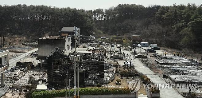 산불 피해를 입은 펜션단지. [자료=연합뉴스]