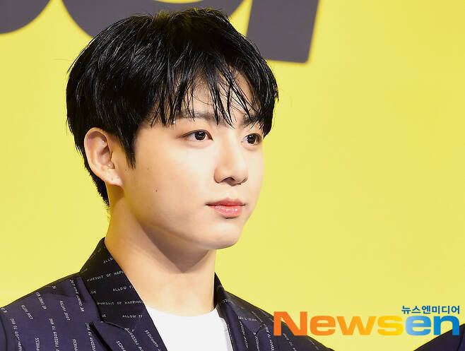 Group BTS (BTS) member Jungkook donated 1 billion won for a sick child fighting illness.Seoul National University Hospital said on April 18, Jungkook delivered 1 billion won of donation money to seoul national childrens hospital.According to the Seoul National University Hospital, Jungkook delivered 1 billion won to the Seoul national childrens hospital on 14th, asking them to present their daily life to sick children and their families.Donation gold will be used for the treatment of low-income family children and for the integrated care center project.In Seoul national childrens hospital, serious rare incurable diseases, childhood cancer, leukemia a sick child from all over the country are being treated.During the treatment process, a sick child and his family are tired of body and mind due to numerous treatments and surgeries that go beyond life and death, and are in a state of isolation due to long hospitalization.Especially for children who have to accomplish various tasks according to their developmental stage, the gap in the treatment period affects the future of the child and makes it difficult to grow into a full member of society.To overcome this, seoul national childrens hospital operates an integrated care center to realize not only a sick childs disease but also a holistic recovery and integrated care to help the family.Starting with the Childrens Hospital School, which opened in 1999, the Integrated Care Center, which is open to the public, has a sick child and a family for curriculum learning and education, counseling, emotional therapy and support activities, events, Various healing and special activity programs, and exchanges with volunteers.In addition, through the Pediatric Adolescent Palliative Care Service, we are providing pediatric home care services that solve the difficulties of the overall treatment process and improve the quality of life, while medical staff visits and manages necessary homes.However, from the standpoint of the Childrens Hospital, which is a structure that sees deficits as it operates, integrated care center projects receive some subsidies but it is difficult to maintain without sponsorship. Although the fertility rate is low, the survival rate of premature infants, severe rare incurable diseases and cure rates of childhood cancer and leukemia are improving, The importance of returning to society after treatment is increasing, and the number of children who need service is increasing.In this situation, Jungkooks willing hand was a great comfort to a sick child and his family.Donation gold will be used for the treatment of low-income family children and the integrated care center project, which will enable more children and families to benefit reliably.Choi Eun-hwa, the head of the national childrens hospital, said, Take care of the childrens health is like deciding the life of the child, so sponsorship is an investment in the future and hope, and a relief and peace for the weary family. I will do my best to make every effort to return our children to home, school, and family and friends. Jungkook hopes that the hospital will help children who are suffering from pain, and that they will support children to laugh healthily.Jungkook debuted in the K-pop scene in June 2013 as a member of BTS. With the members, he has continued to lead the group Donation.In January 2017, BTS donated 100 million won to the 416 Family Council, which consists of bereaved families of the Sewol ferry disaster, with seven members adding 10 million won each and their agency Big Hit Music adding 30 million won, a total of 100 million won.Since 2017, it has donated a total of 5.9 billion won (as of October 2022) through the #ENDviolence campaign to eradicate violence against children and teenagers in partnership with the UNICEF Korean Committee.The group Donation was also conducted in the new coronavirus infection (COVID-19) situation.BTS members, along with their agency Big Hit Music in 2020, donated a donation of 1 million Family Dollars (about 1.2 billion won) to a group related to the anti-racism campaign BLACK LIVE MATTER (black lives are also precious).Many fans also expressed their willingness to participate in the campaign with BTS and raised more than 1 million Family Dollar.In addition, BTS, along with its agency, donated 1 million Family Dollars (about 1.2 billion won) to global performance agency Live Nation, asking them to support performance workers who are suffering from economic difficulties in the aftermath of COVID-19.On the other hand, Jungkook is about to make his solo debut. Recently, he met with famous producer Andrew Watt in the United States with his agency, Hive Bang Si-hyuk, and worked on the song.
