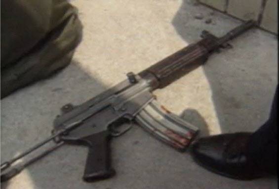 임채성 일병이 부대에서 가지고 나와서 총격전에 쓴 K1 소총.(사진=문화방송 갈무리)