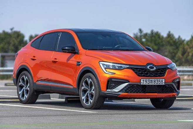 시승기에 활용한 차량은 일반 트림에 고속화 도로 및 정체 구간 주행보조(HTA)와 9.3인치 내비게이션, 전자식 변속기 e-시프터까지 포함된 인스파이어(INSPIRE) 트림이다. 출처=IT동아