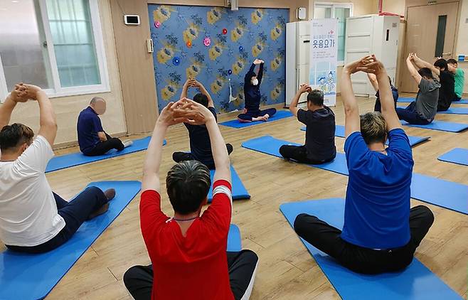 [화순=뉴시스] 전남도교육청 화순도서관 성인 장애인 대상 '찾아가는 평생 교육 프로그램' 운영. (사진=전남도교육청 제공). photo@newsis.com *재판매 및 DB 금지