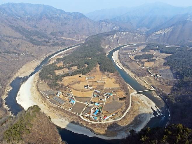 하늘에서 본 연포마을과 동강 전경. 사진|진우석(여행작가)