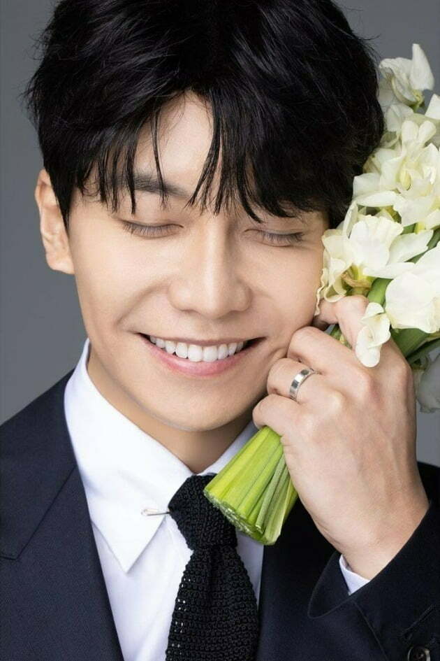 Lee Seung-gi, the singer who debuted 20 years ago, is on the Asia tour for the first time in four years, but the response is not hot. It is painful that he could not sell 477 seats than the reduced concert scale.Lee Seung-gi will open Asia Tour Concert Boy, Walk the Road - Chapter 2 from May.Starting with the Seoul Concert, which will be held at the Link Ath Center from May 4th to 7th, a total of four countries schedules have been unveiled, including Tokyo (12th), Osaka (14th), Taipei (21st), and Manila (27th), Philippines.Lee Seung-gis solo concert in Korea is only 10 years since the 2013 Olympic Park Gymnastics Stadium. Concert venue is Link Ath Center Peko Hall.Lee Seung-gi was a top singer and would sell out a small theater, but the reaction was not enthusiastic.Unlike the 15,000-seat Olympic Park Gymnastics Stadium, it failed to fill all 477 seats.I received a public booking from the 6th, but I could not sell out even the weekend performance for two weeks.The performance industry is not in a slump. Tei sold-out a 500-seat small concert in one minute, and Kim Yoon-ah of Jaurim sold-out a 700-seat concert in three years.Kim Tae-yeon from Miss Trot 2 filled 800 seats Seoul Konkuk University New Millennium Hall.The performance sold-out is one of the objective indicators that can confirm the measure of popularity. Industry officials believe that Lee Seung-gis failure to sell out small venues has reduced the impact as an entertainer.Lee Seung-gi, who is called the younger brother of the nation and who has been swept up to the object of acting, is seriously worried that he can not sell out even one day during the performance on the 4th.Lee Seung-gi has fallen out of favor with Lee Da-in, the husband of Kyeon Mi-ri and the stepfather of Lee Da-in, who was sentenced to three years in prison for taking unfair advantage of stock price manipulation.After being paroled in 2014, he was once again arrested on charges of manipulating stock prices. The case was sentenced to four years in prison and a fine of 2.5 billion won in the first trial, and he was found not guilty in the second trial.Lee Seung-gi recently wrote a long post on Instagram, saying, Even a close acquaintance recommended me to break up with Lee Da-in, saying, Think of your image, but he said, Lee Da-in didnt choose his parents, so how can I break up with them?Lee Da-in and Lee enjoyed wealth under the influence of their parents and became actors.Lee Da-ins Instagram post, I have a TV in my living room, was the starting point of controversy.Lee Seung-gi chose to marry despite the controversy. It is his decision to endure bitterness.Lee Seung-gi Choices All-out War With Sniper Instead of Silence, Targeted Anti-War Public Opinion, But Sadly It Didnt Go His WayDisappointment with Lee Seung-gi grew further, and those who had no interest in the Kyeon Mi-ri family began to take an interest in his father-in-laws case, pointing out from the entertainment industry that his future as a singer was also uncertain.What if entertainment Lee Seung-gi is a stock item? Both fundamentals (main business) and supply and demand (popularity) are faltering. BotaBio, which was delisted in October 2018, is in a daze.
