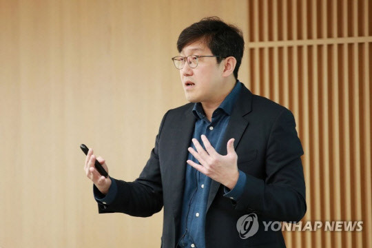 박기영 금통위원은 "취임사 때 발언이 최근 고민과 크게 다르지 않아 놀랐다"며 퇴임 소회를 밝혔다. 연합뉴스