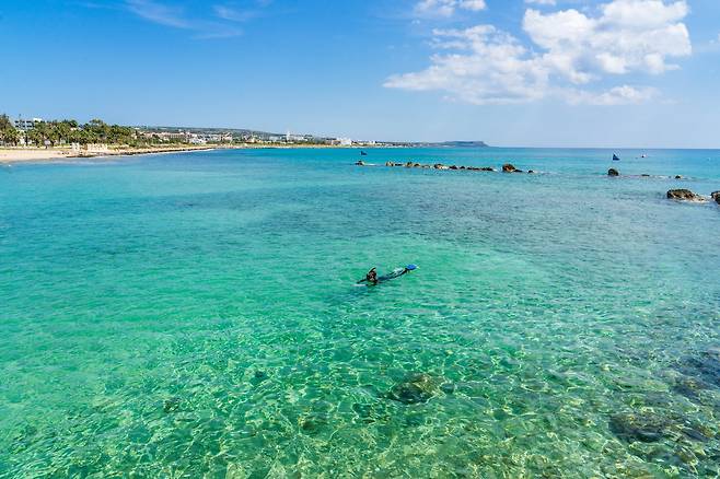 키프로스의 바다는 투명한 에메랄드 빛이다. 다이빙과 스노클링을 즐기는 이들에게는 천혜의 환경이다.