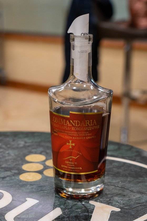 신화 속 디오니소스가 즐겼다는 키프로스 전통주 '코만다리아'.