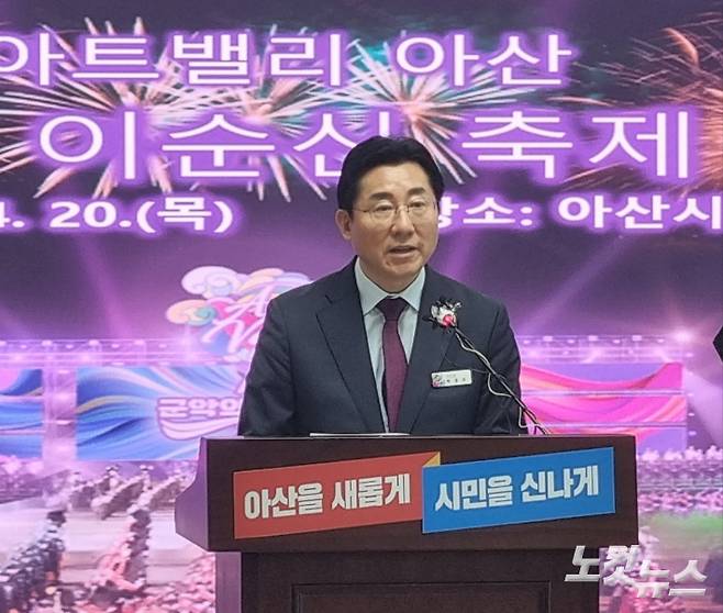 박경귀 아산시장이 제62회 성웅 이순신 축제에 대해 설명하고 있다. 인상준 기자