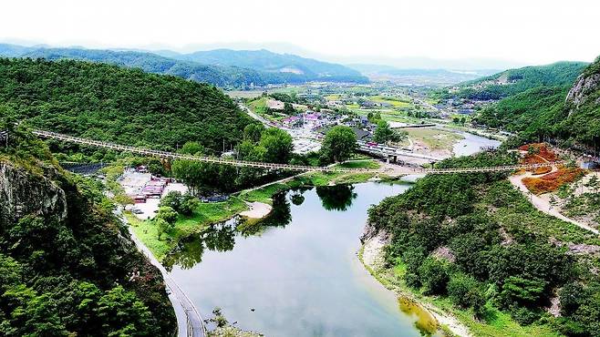 충남 금산 월영산 출렁다리. 금산군 제공