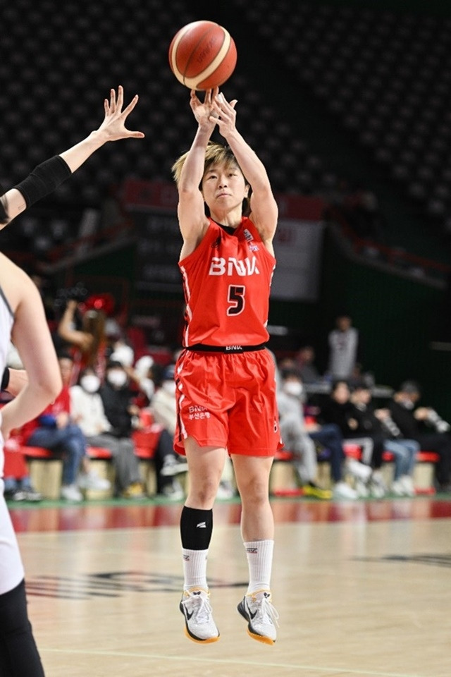 BNK의 안혜지가 30일 롯데 홈 경기 시구자로 나선다. 사진=BNK 제공