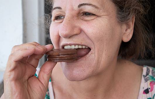 저혈당 증상이 나타나면 사탕이나 과자 등을 먹는 것이 좋다ㅣ출처: 게티이미지뱅크