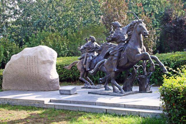 두보 고향의 구마파청광 조각상.ⓒ최종명