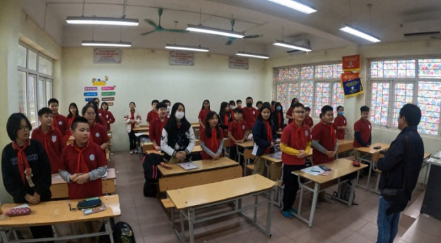 Students at Ngo Gia Tu Middle School stand up to bow to their teacher during a Korean language class on Feb. 8, 2023. (Choi Jae-hee / The Korea Herald)