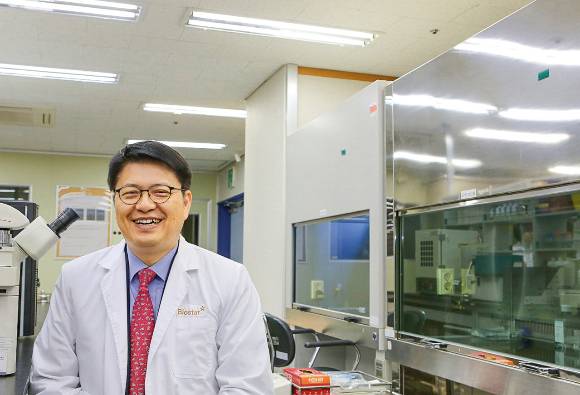 라정찬 네이처셀 회장이 대표이사직에서 물러나면서 조인트스템 연구개발·상용화에 집중할 예정이다. /사진=네이처셀