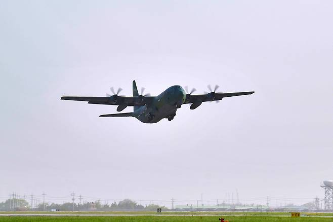 공군 수송기 C-130 '슈퍼 허큘리스'. /국방부 제공