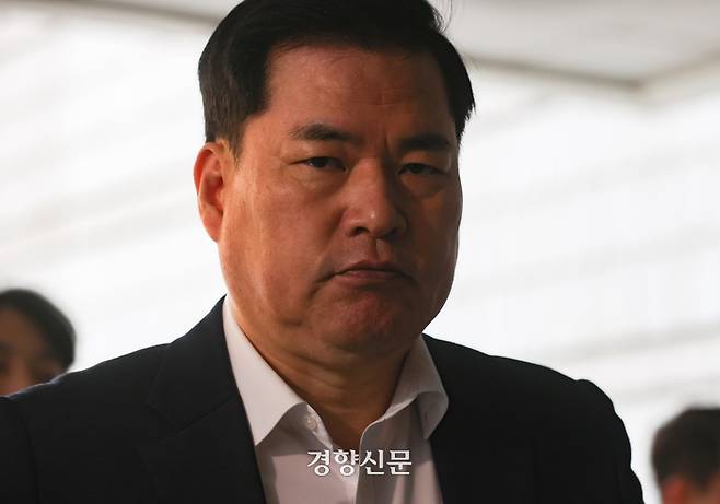 유동규 전 성남도시개발공사 기획본부장이 31일 오전 서울 서초구 서울중앙지방법원에서 열린 이재명 더불어민주당 대표의 공직선거법 위반 혐의 사건 관련 공판에 증인으로 출석하고 있다. 한수빈 기자