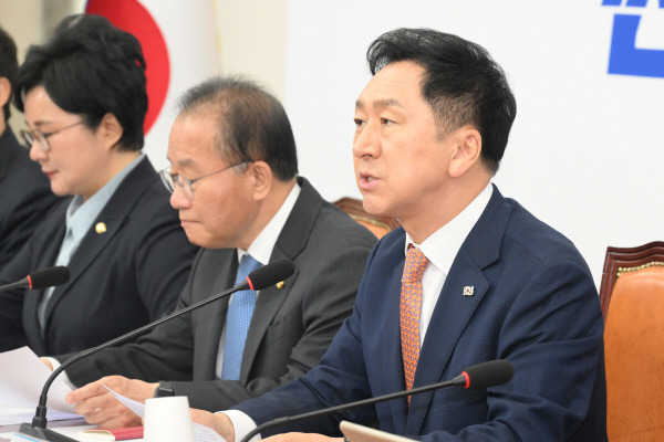 국민의힘 김기현 대표가 24일 오전 국회에서 열린 최고위원회의에서 발언하고 있다. 김정록 기자