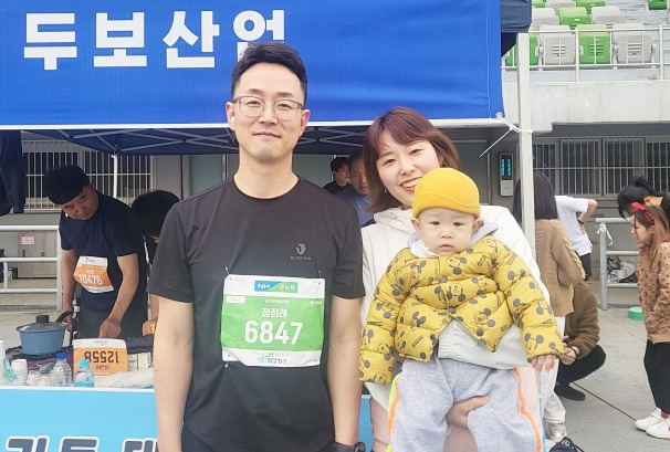 10km 코스에 참여한 정정래씨(평택시 동삭동) 가족. 안치호기자 