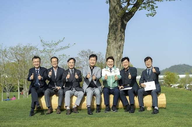 18일 순천만국제정원박람회장 찾은 민영방송사장단이 노관규 순천시장과 함깨 박람회 성공을 응원하고 있다.  *재판매 및 DB 금지