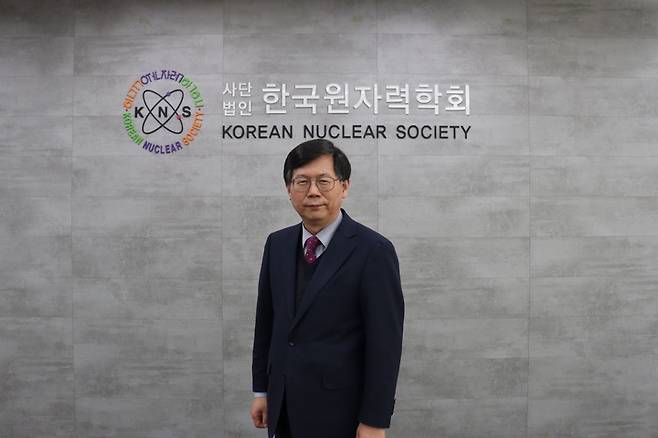 백원필 한국원자력학회장이 24일 오후 '2023 원자력산업 국제회의(ICAPP 2023)'가 진행되는 경주화백컨벤션센터에서 기자 인터뷰에 참석했다. (사진=한국수력원자력 제공) *재판매 및 DB 금지