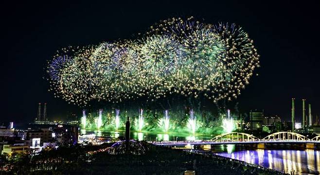 국내 3대 불꽃축제인 '포항 국제불빛축제'가 5월 27일 열린다.(경북도 제공) 2023.04.26.