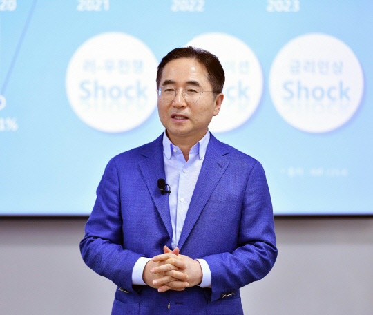 지난 26일 삼성전기 수원사업장에서 열린 '2023 상생협력데이'에서 장덕현 삼성전기 사장이 인사말을 하고 있다. 삼성전기 제공