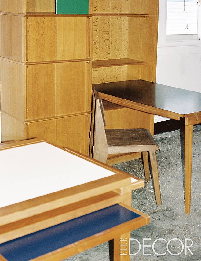 한스 벨먼의 GA 체어도 보인다. 저마다 다른 형태와 모습의 매력이 있는 빈티지 가구와 소품들.