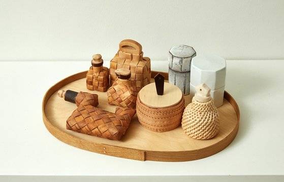 북유럽 국가인 스웨덴에서 시작한 네베르스로이드(Naverslojd)는 자작나무 껍질을 사용해 다양한 생활용품을 만드는 공예다.