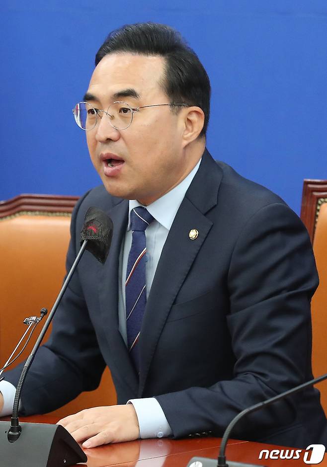 (서울=뉴스1) 임세영 기자 = 박홍근 더불어민주당 원내대표가 27일 오전 서울 여의도 국회에서 열린 정책조정회의에서 모두발언을 하고 있다. 2023.4.27/뉴스1  Copyright (C) 뉴스1. All rights reserved. 무단 전재 및 재배포 금지.