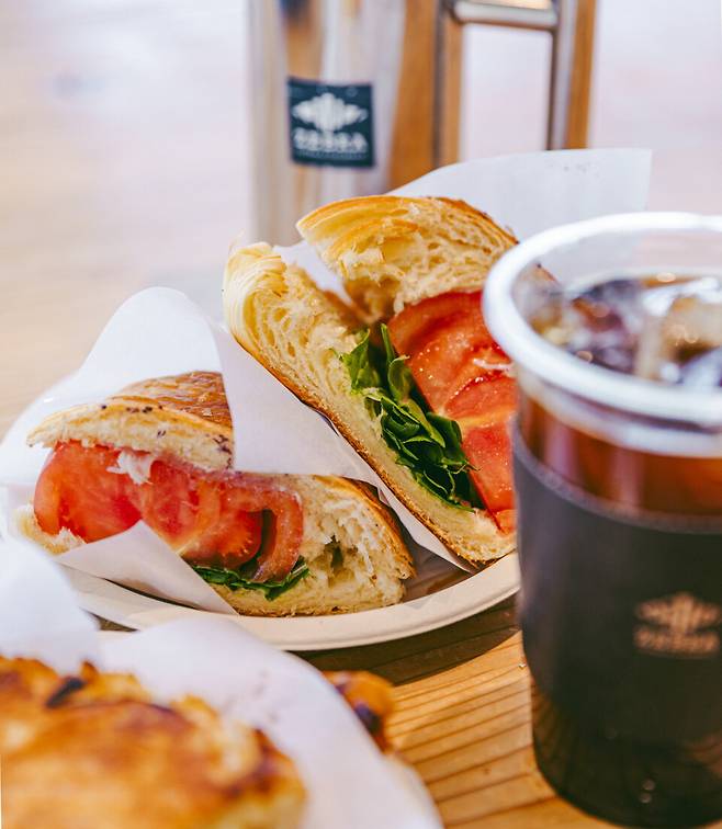 &nbsp;프랑스 부럽지 않은 크루아상으로 만든 샌드위치