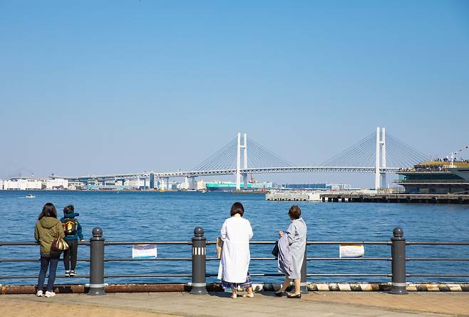 아카렌가 창고 앞으로 공원도 있다