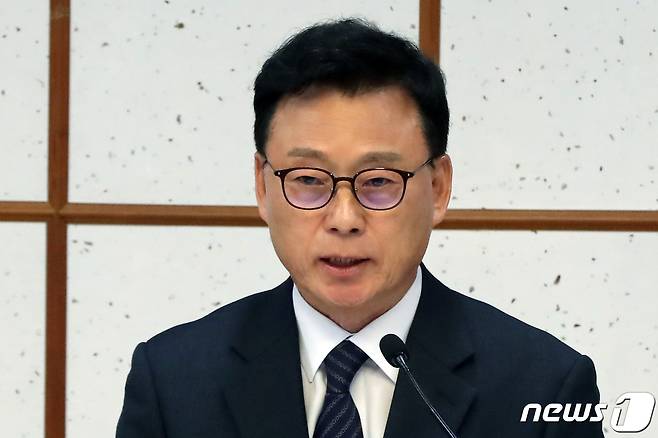 박광온 더불어민주당 원내대표 후보자가 25일 오전 서울 여의도 국회의원회관에서 열린 '원내대표 선거 후보자 합동토론회'에서 발언을 하고 있다. 2023.4.25/뉴스1 ⓒ News1 황기선 기자