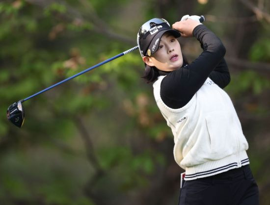 박결이 메이저 KLPGA 챔피언십 2라운드 4번 홀에서 티 샷을 하고 있다.[사진제공=KLPGA]