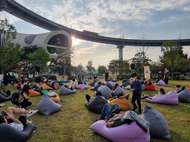 2022년 한강페스티벌 기간 열린 한강책방.ⓒ서울시 제공