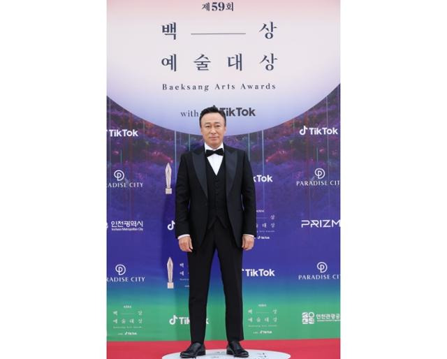 '백상예술대상' 이성민이 '재벌집 막내아들'로 드라마 부문 남자 최우수 연기상을 수상했다. 백상예술대상 사무국 제공