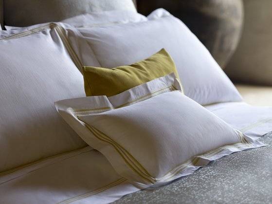 쾌적한 수면 환경을 만들기 위해 침대와 함께 신경써야 할 것은 침구다. 하이엔드 침구는 다른 사람 누구에게도 보여주지 않고, 오롯이 나만을 위한 진정한 '럭셔리'라 말할 수 있다. 이탈리아 침구 브랜드 '프레떼'의 침구들. [사진 프레떼]