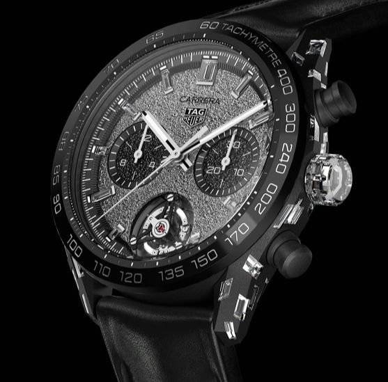 11캐럿 이상의 랩 그로운 다이아몬드가 들어간 태그호이어의 '카레라 플라즈마 투르빌론 나노그래프' 컬렉션. 케이스에 박혀있는 투명한 보석들이 바로 랩 그로운 다이아몬드다. [사진 태그호이어 공식홈페이지]