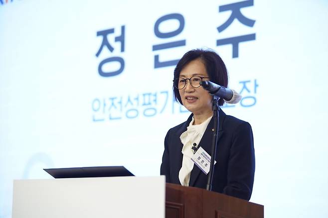 정은주 안전성평가연구소 소장이 28일 열린 21주년 창립기념식에서 개회사를 전하고 있다.[안전성평가연구소 제공]