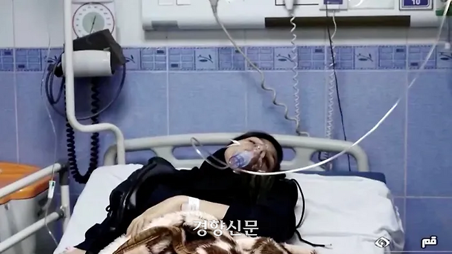 지난달 2일(현지시간) 독성가스로 추정되는 공격으로 한 여학생이 병원 치료를 받고 있다. WANA/로이터연합뉴스