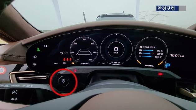 포르쉐 타이칸 터보 크로스 투리스모 시동 버튼. 빨간 원 부분. 사진=신용현 기자