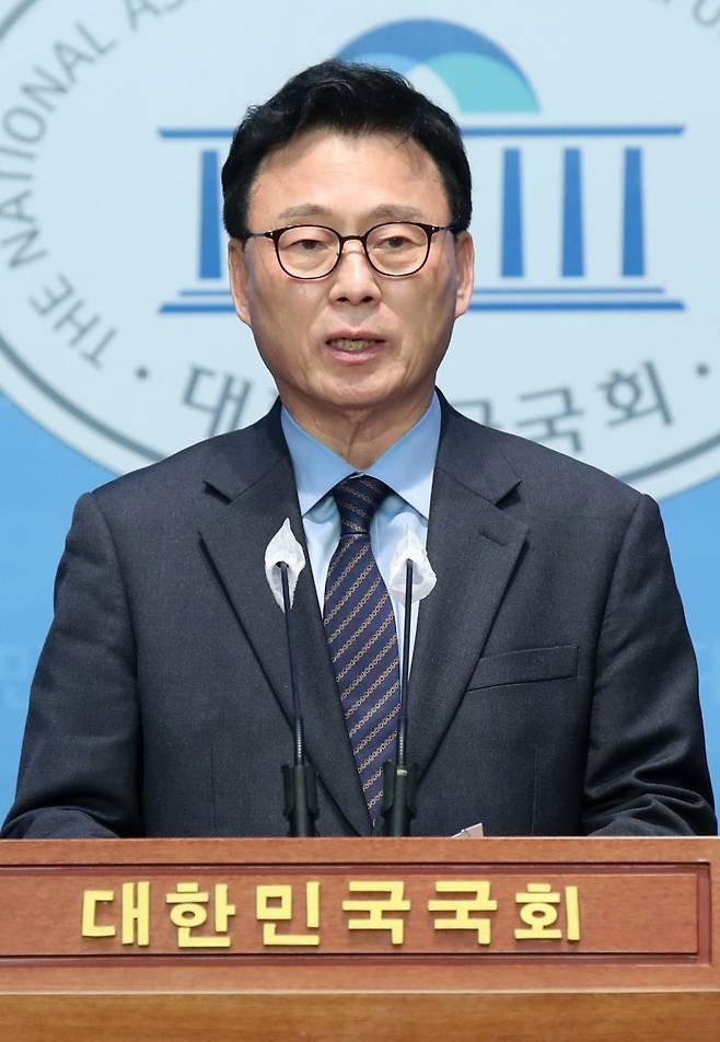 박광온 더불어민주당 원내대표가 1일 오후 서울 여의도 국회 소통관에서 신임대표단 인선 발표 기자회견을 하고 있다. 2023.05.01. [서울=뉴시스]