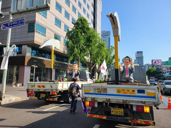 민주노총이 노동자대회를 끝내고 대통령실로 행진하며 윤석열 대통령과 원희룡 국토부장관의 형상을 한 인형을 앞세웠다. 이찬규 기자