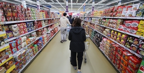 한국농수산식품유통공사(aT)와 관세청 등에 따르면 올해 1분기(1~3월) 라면 수출액은 사상 처음으로 2억달러 선을 돌파했다. [사진 출처 = 연합뉴스]