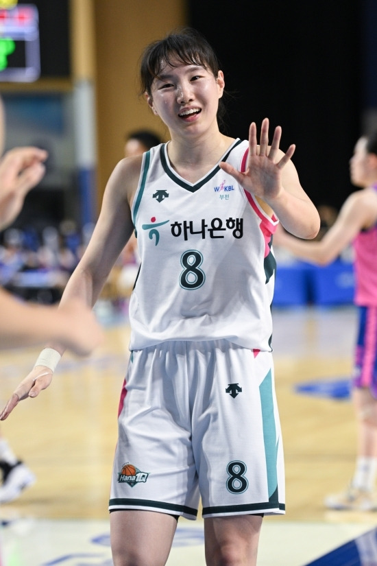 아산 우리은행은 김지영을 선택했다. 사진=WKBL 제공