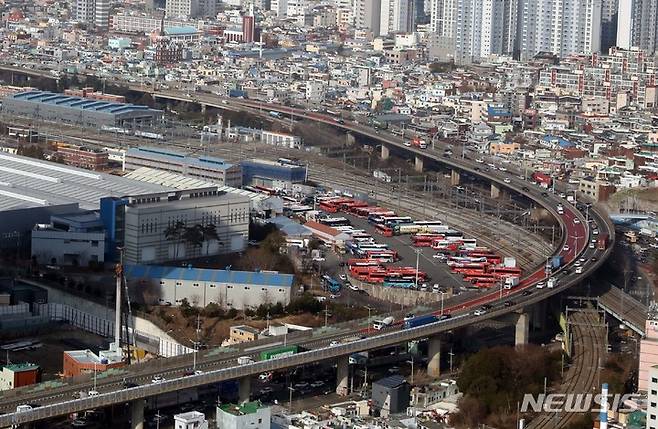 [부산=뉴시스] 하경민 기자 = 부산 동서고가로. yulnetphoto@newsis.com