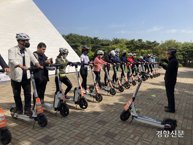 3일 오전 서울 마포구 평화의공원 에너지드림센터에서 서울시가 진행하는 개인형 이동장치(PM) 안전교육이 열리고 있다. 김보미 기자